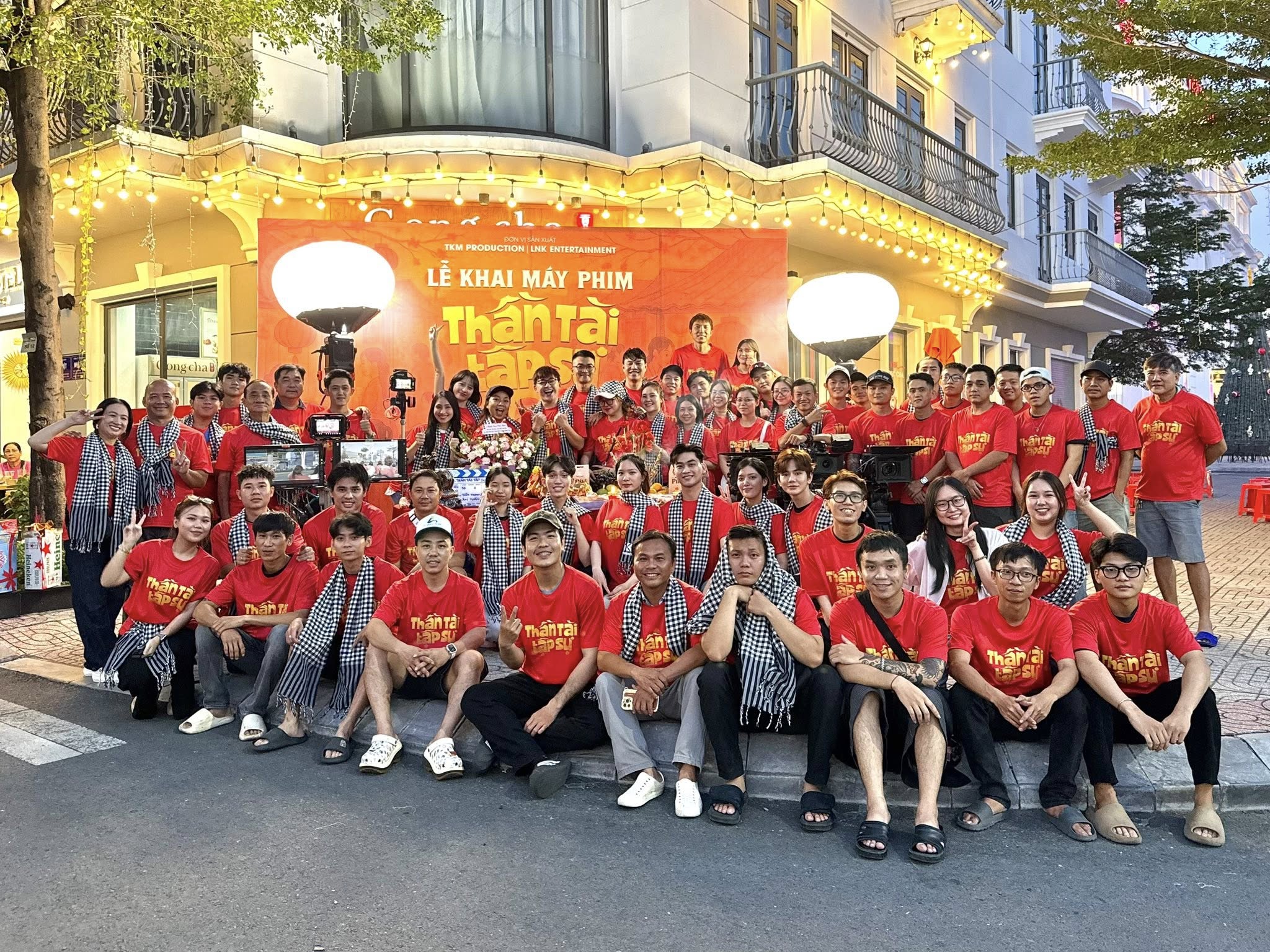 Đồng phục áo cổ tròn đoàn film
